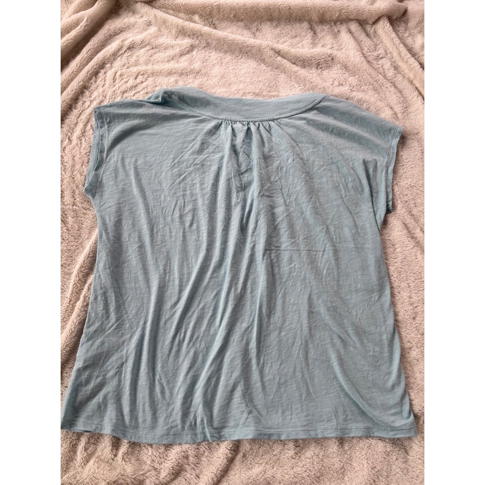 LL Bean Womens M Slub Knit Top Light Blue V Neck Cap Sleeve Casual - Picture 3 of 4